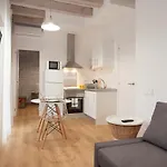 Flat With Balcony Next To The Beach, Sv