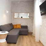 Flat With Balcony Next To The Beach, Sv
