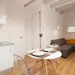 Flat With Balcony Next To The Beach, Sv
