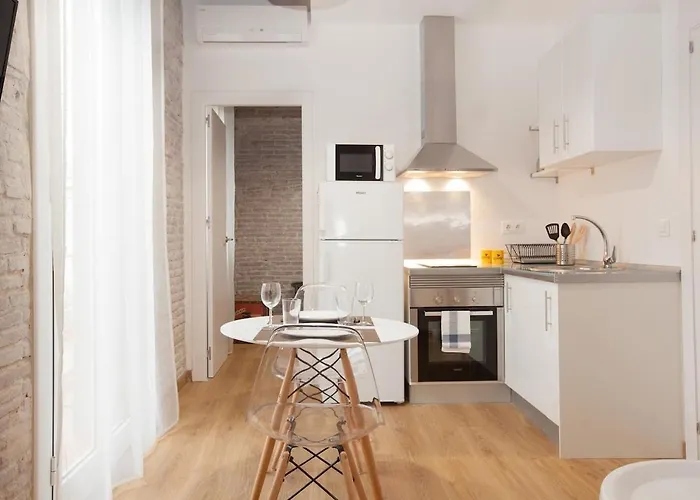 Flat With Balcony Next To The Beach, Sv